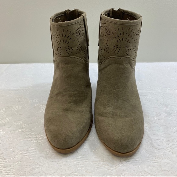 Qupid Faux Suede Ankle Booties. Women’s Size 7. - Picture 2 of 10